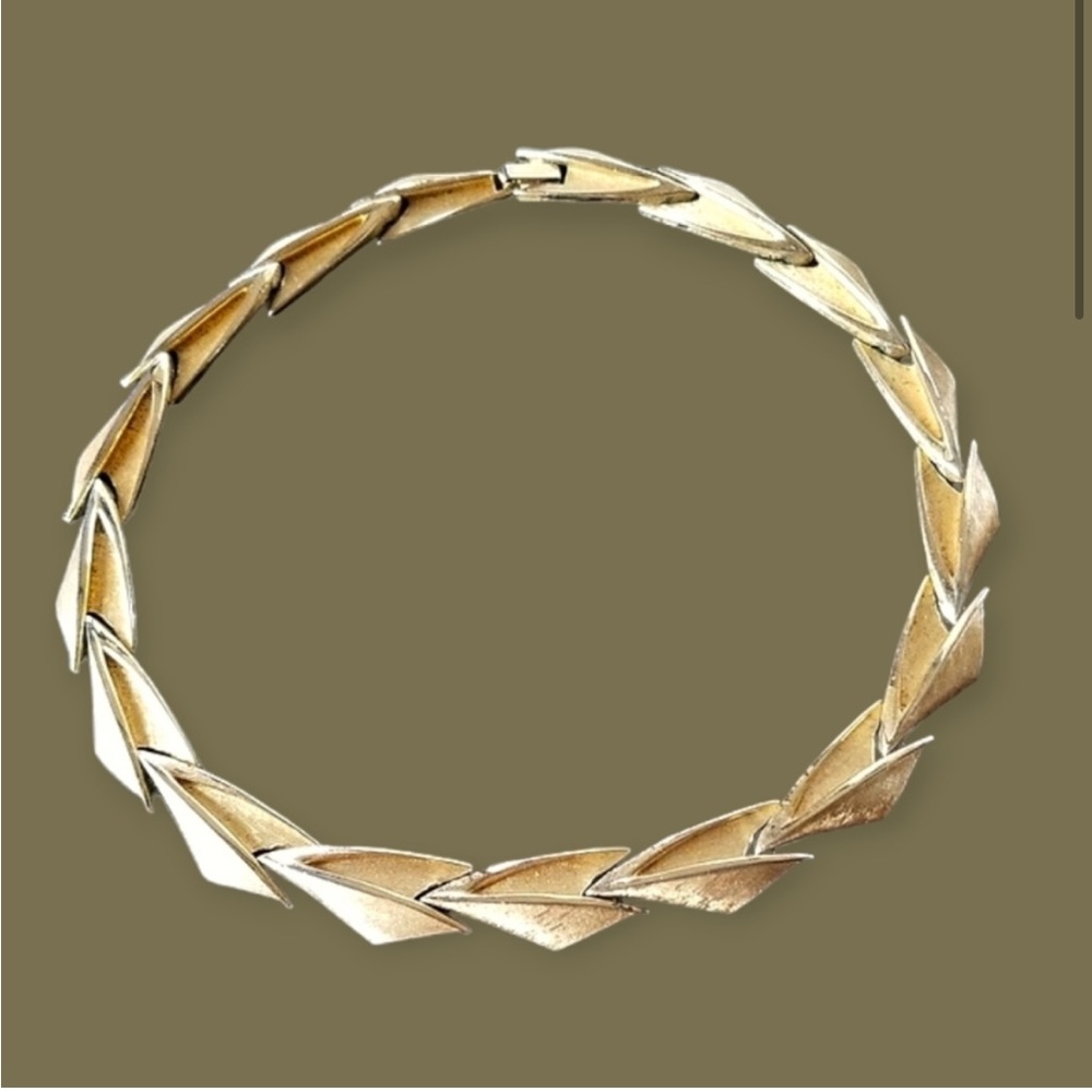 Vintage Signed TRIFARI Goldtone Choker Necklace